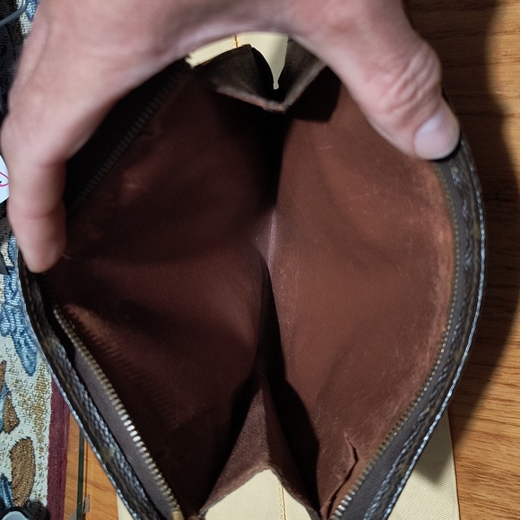 Authentic Louis Vuitton Monogram Poche Toilette 19 M47544 Cosmetics Pouch - Picture 7 of 16